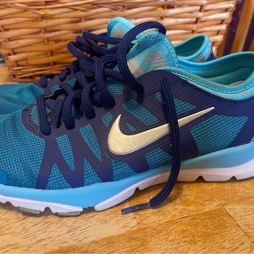 Women’s Nike Fit Sole Aqua and Indigo Athletic Shoes
